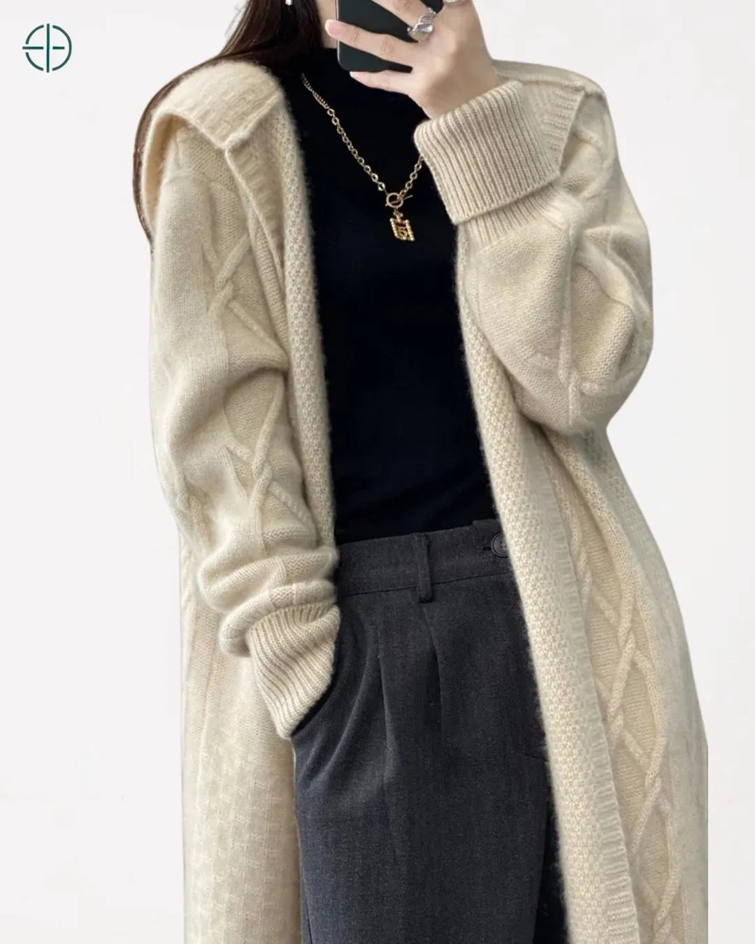 visualização das costas do cardigan com modelagem clássica