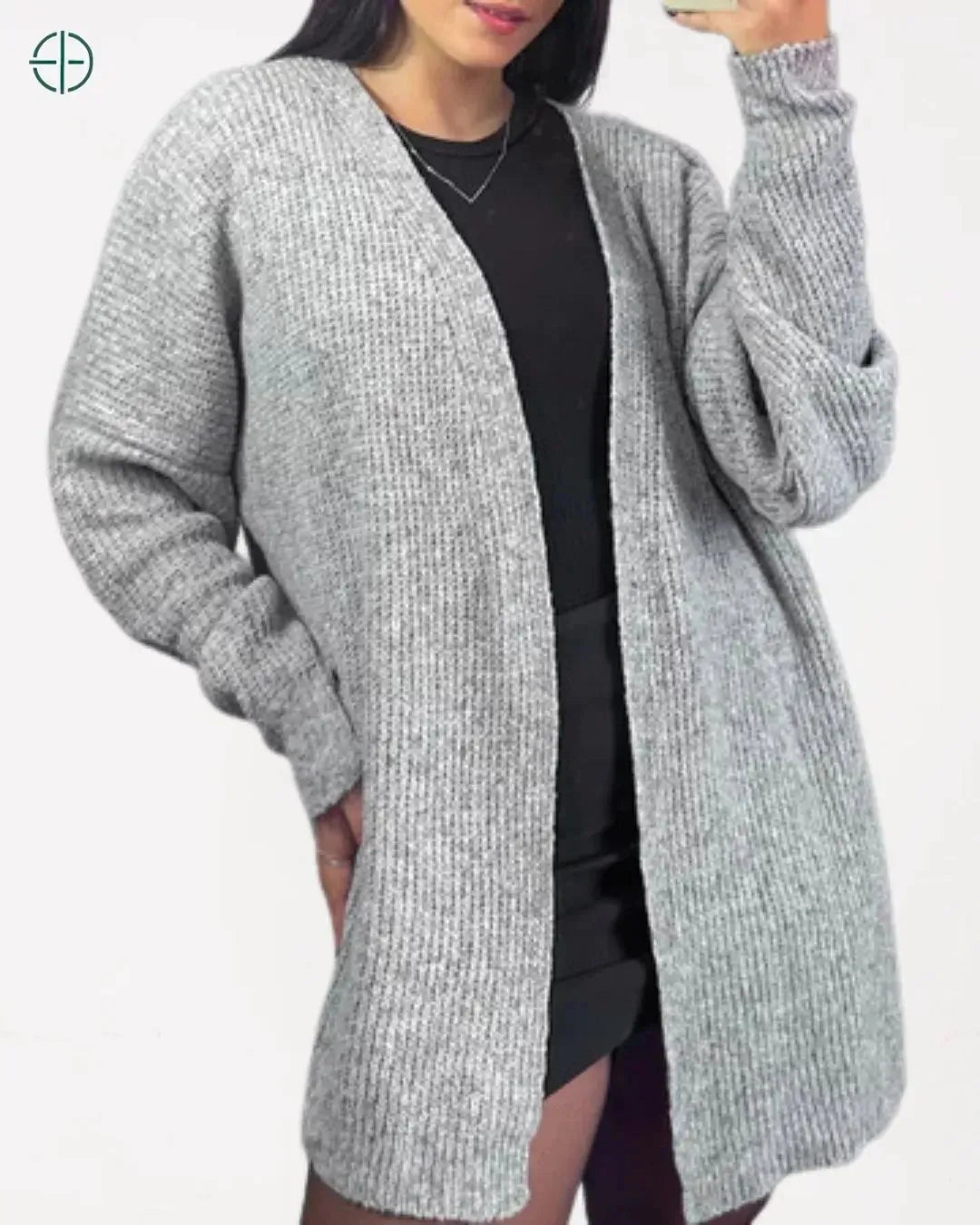 cardigan usado sobre camisa branca para look sofisticado