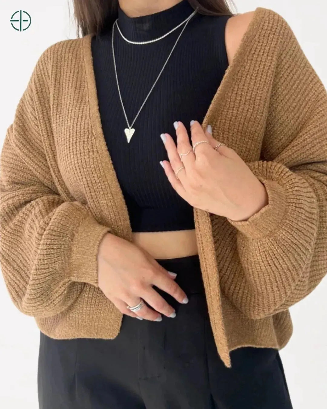 visual frontal do casaco curto feminino em tricot com corte alfaiataria