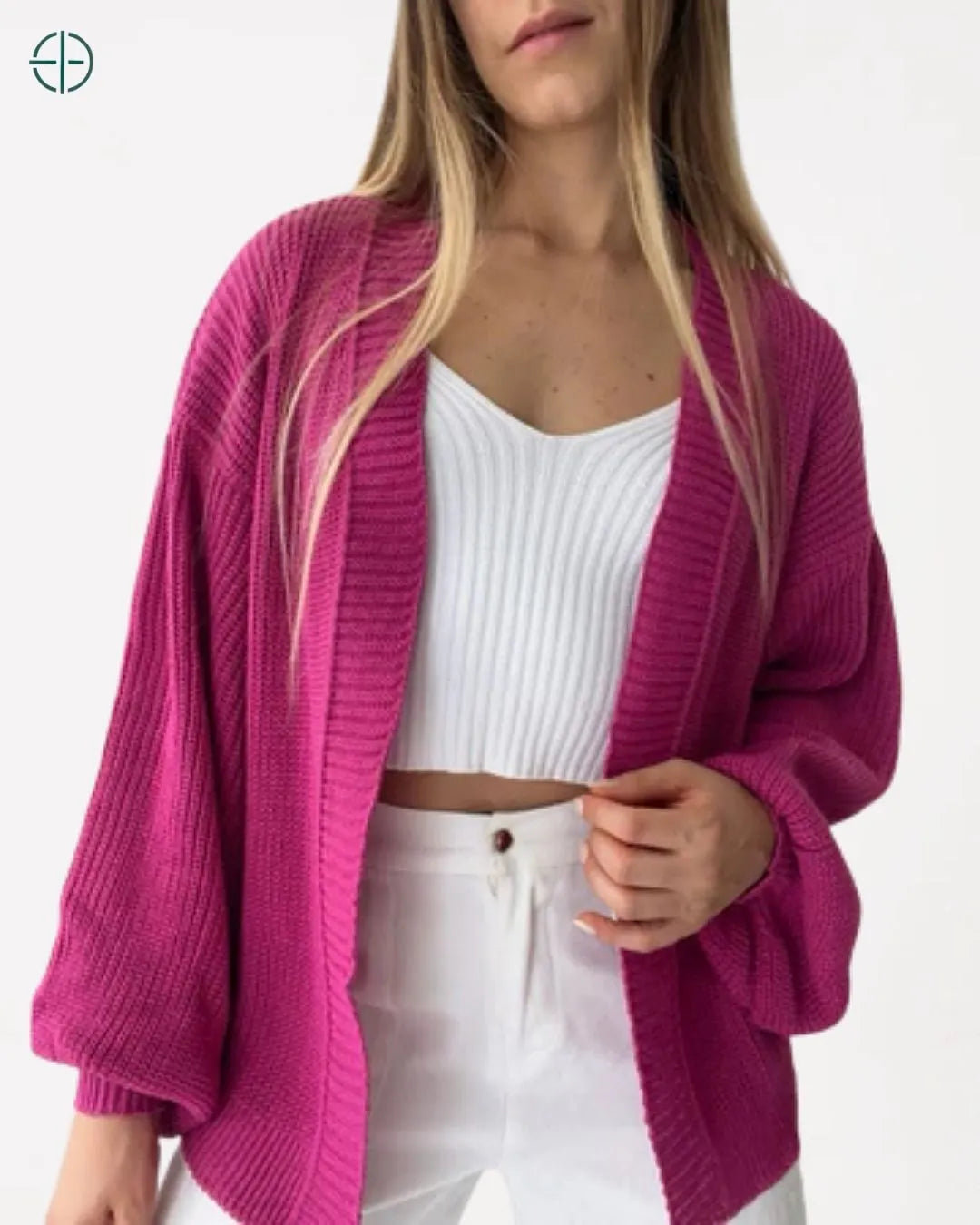 detalhe da gola canelada para toque de elegância