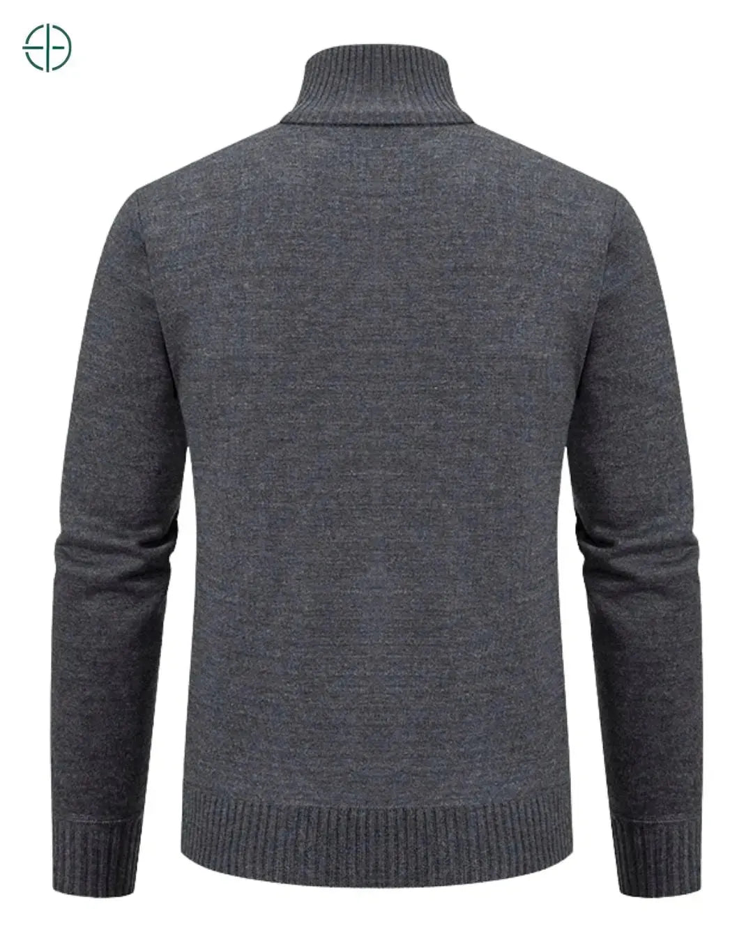 Homem caminhando com casaco suéter e calça escura