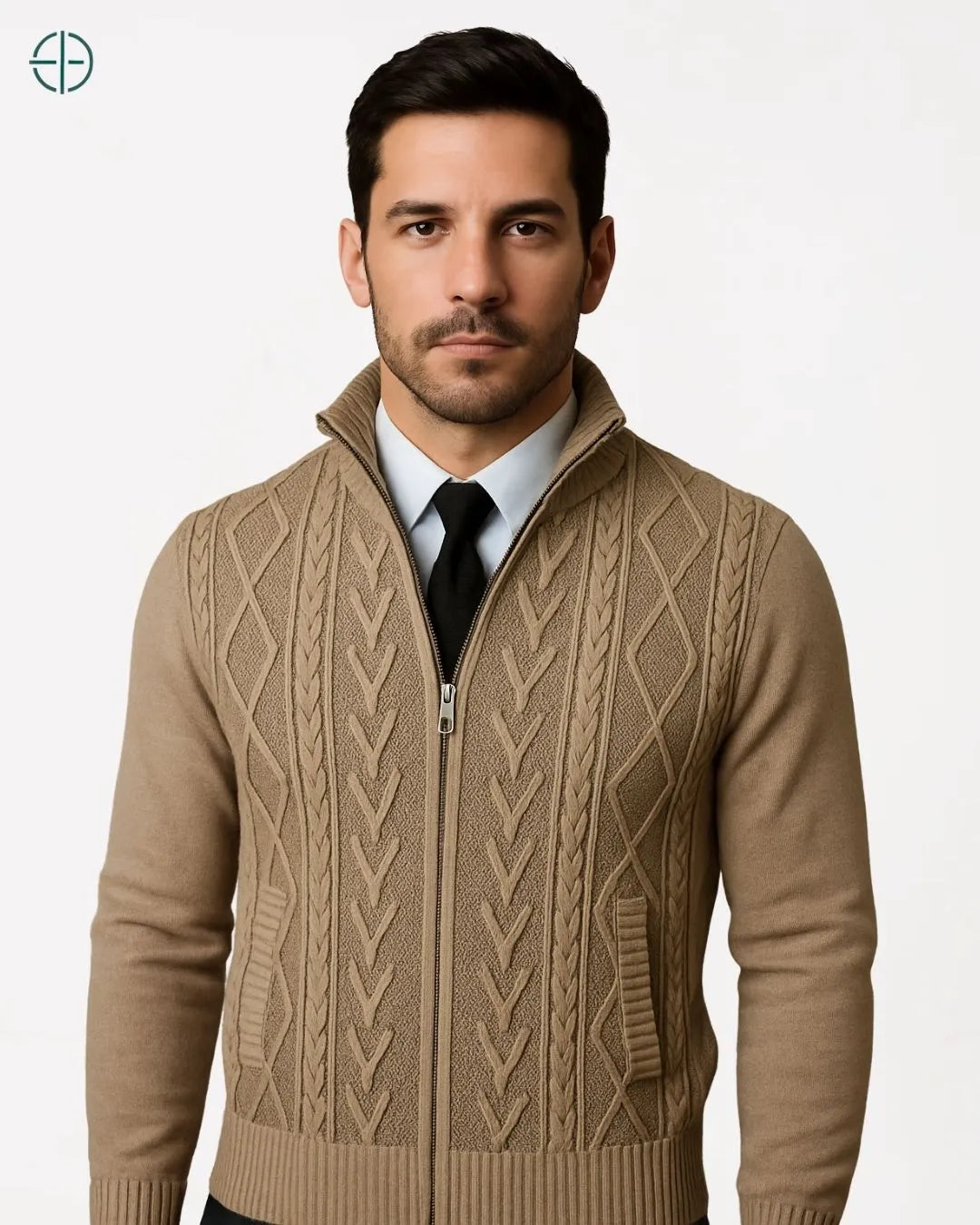 Homem vestindo casaco suéter com elegância sutil em ambiente clássico