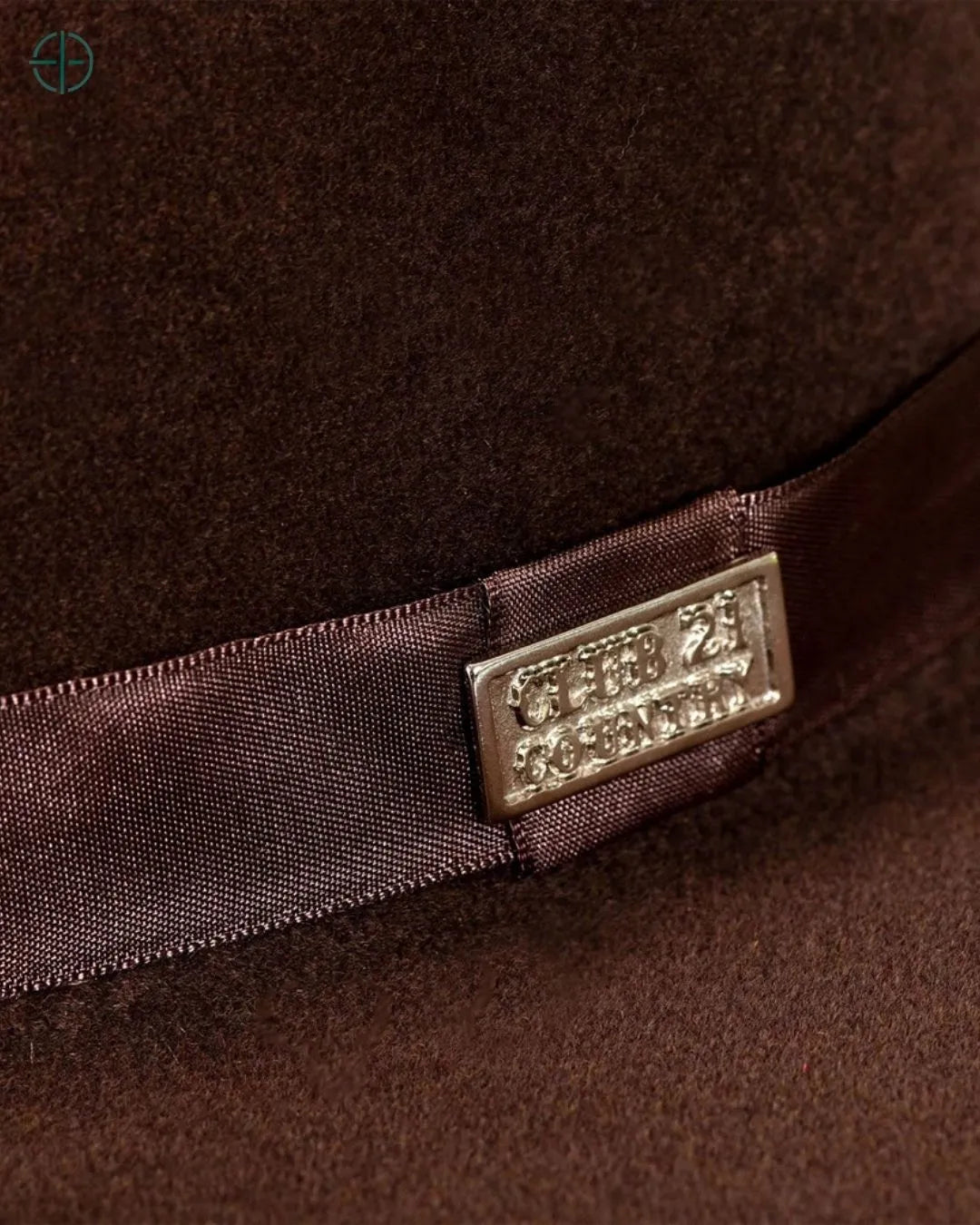 acessório de moda vintage em feltro com aba firme