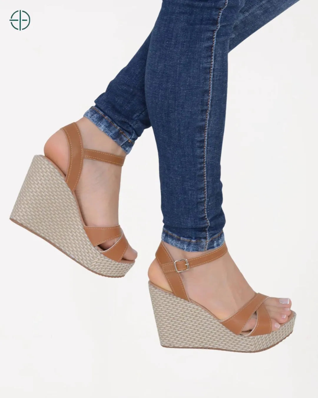 Sandália anabela de plataforma, ideal para quem busca altura sem abrir mão do conforto.