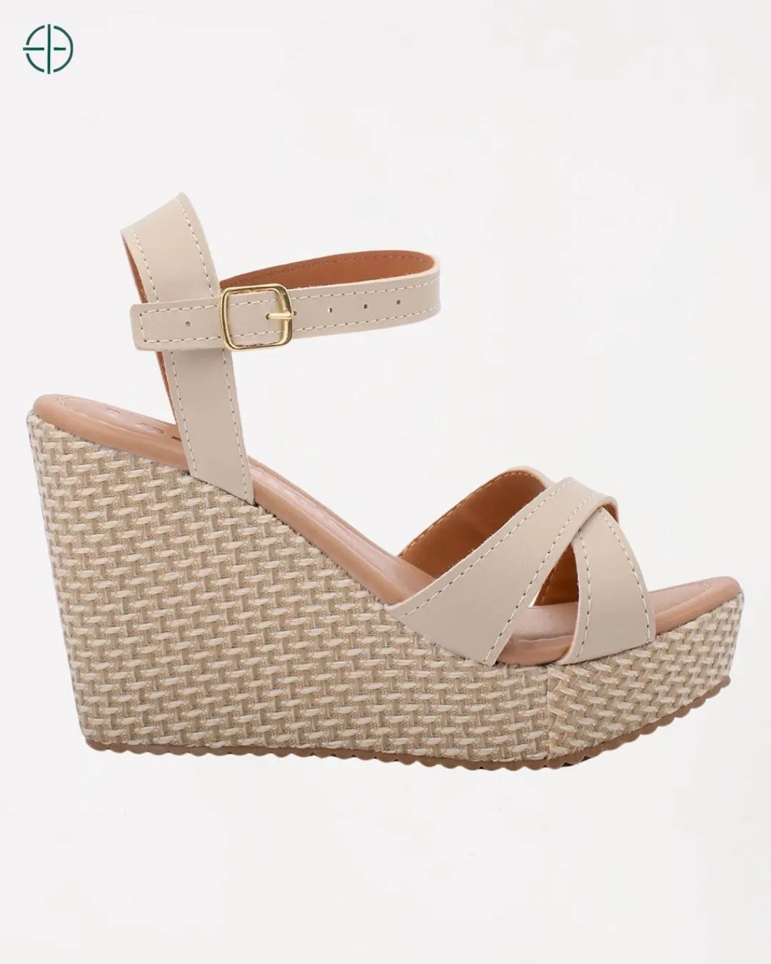 Sandália anabela estilosa, perfeita para o dia a dia e ocasiões especiais.