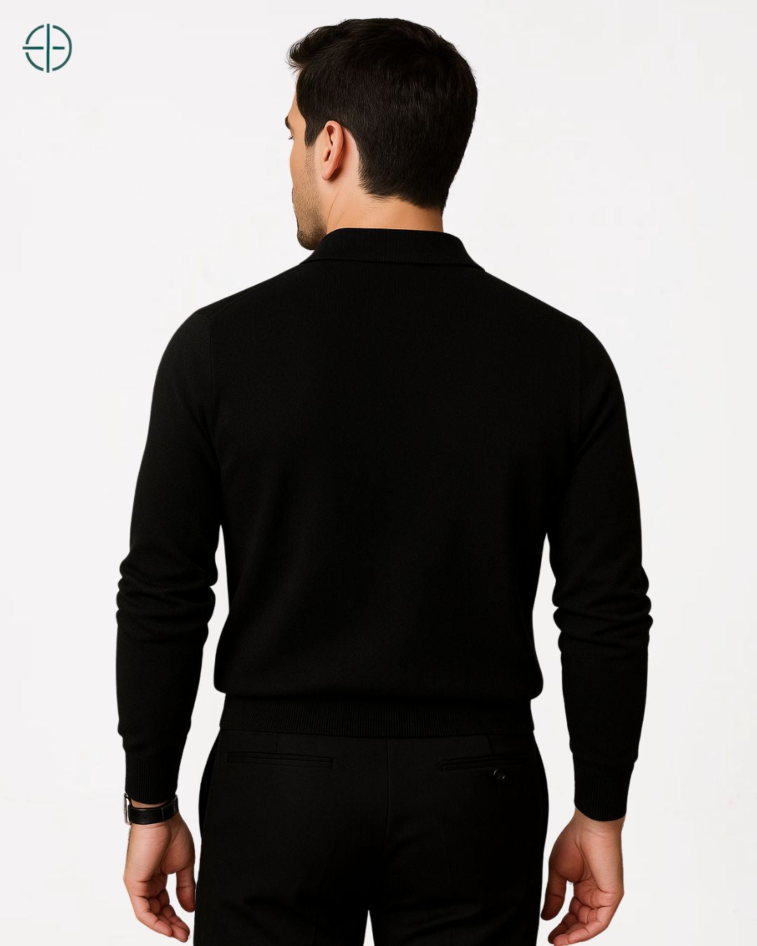 Polo masculina caxemira sobre fundo minimalista, destacando a suavidade do tecido