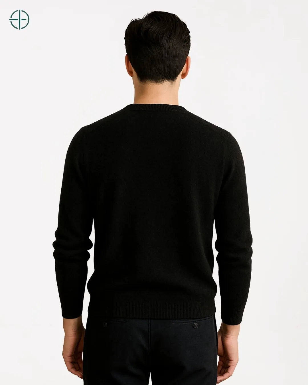 Luz natural revelando a profundidade da trama e o luxo silencioso da caxemira