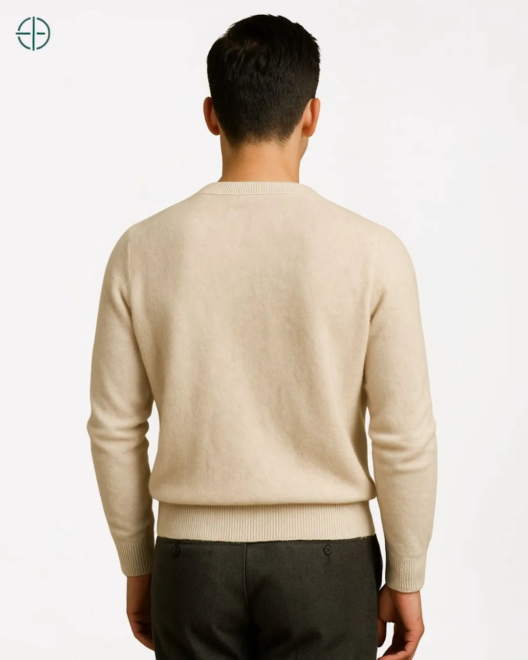 Luz dramática ressaltando textura e profundidade da lã de caxemira