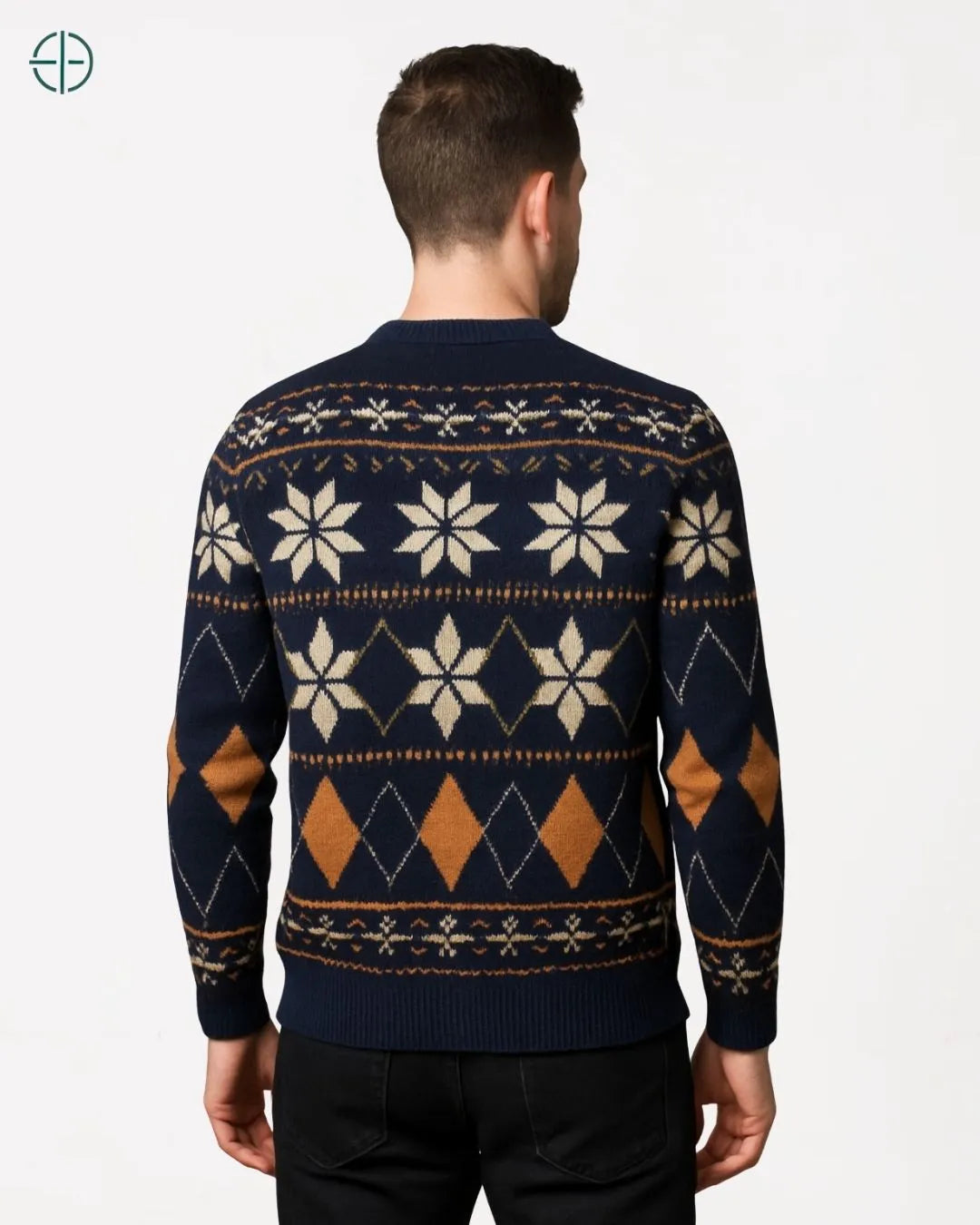 Detalhe da manga longa do pulôver, mostrando o fluxo da malha de caxemira.