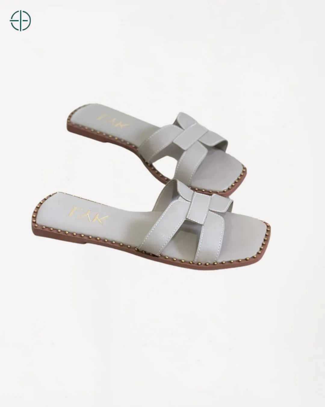 Rasteirinha de design minimalista, confortável e estilosa para os dias quentes do verão.