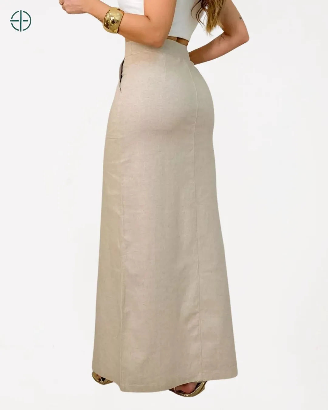 parte de trás da saia longa com caimento elegante