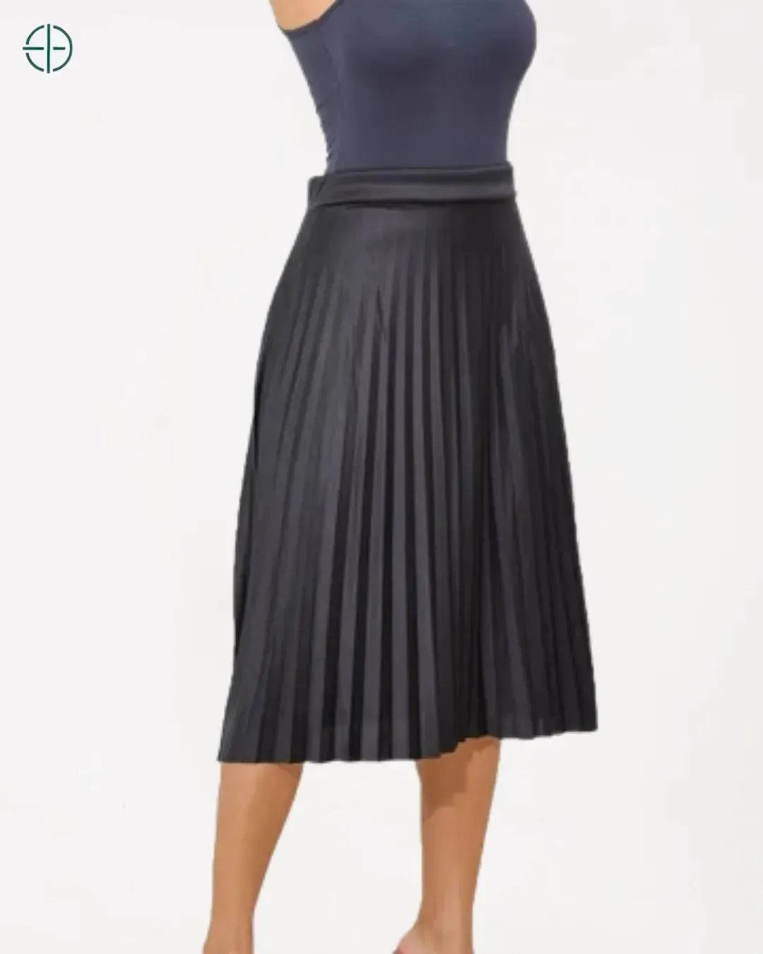 parte traseira da saia midi plissada com forro discreto