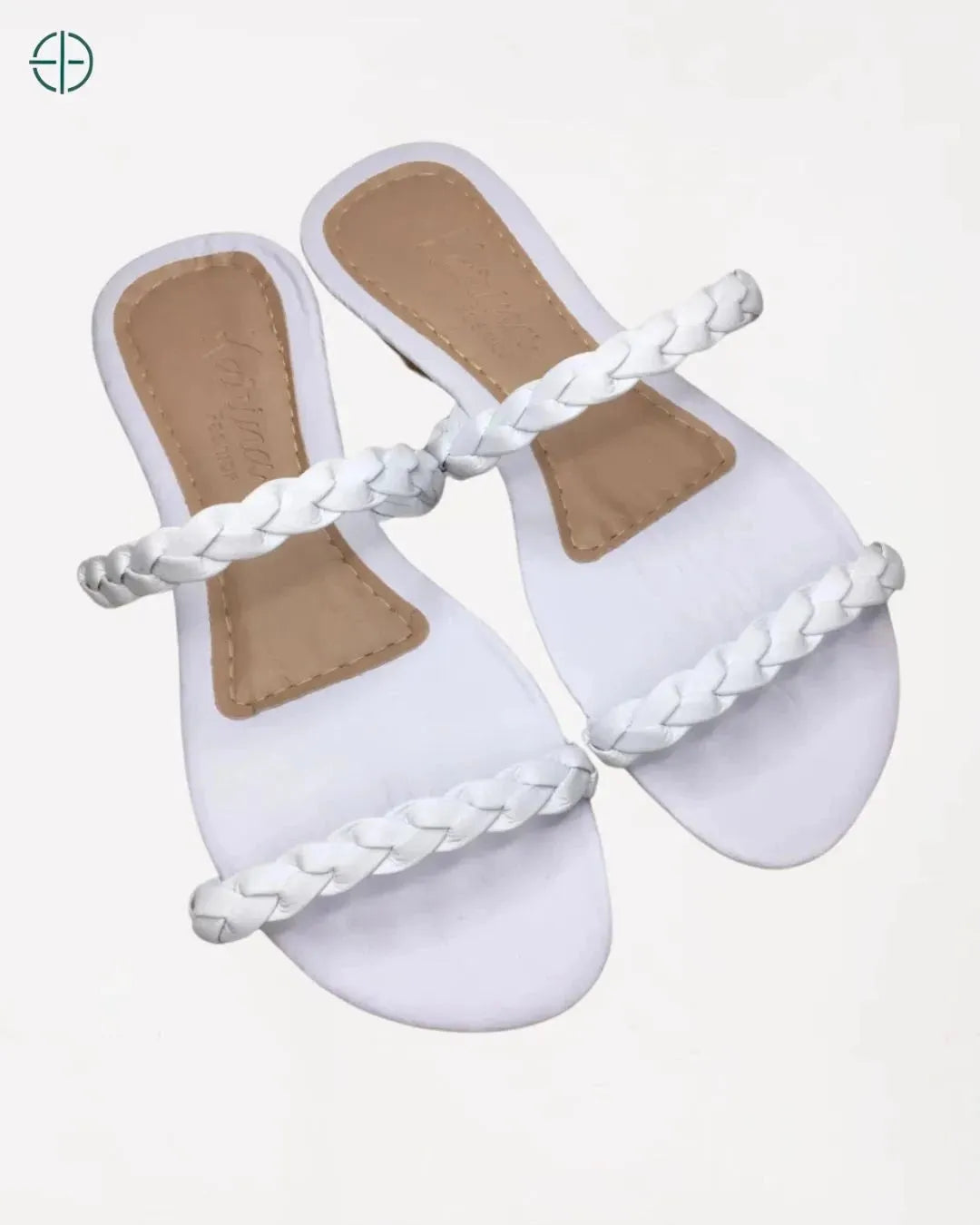 Sandália rasteirinha feminina confortável, ideal para o dia a dia, em cores neutras.