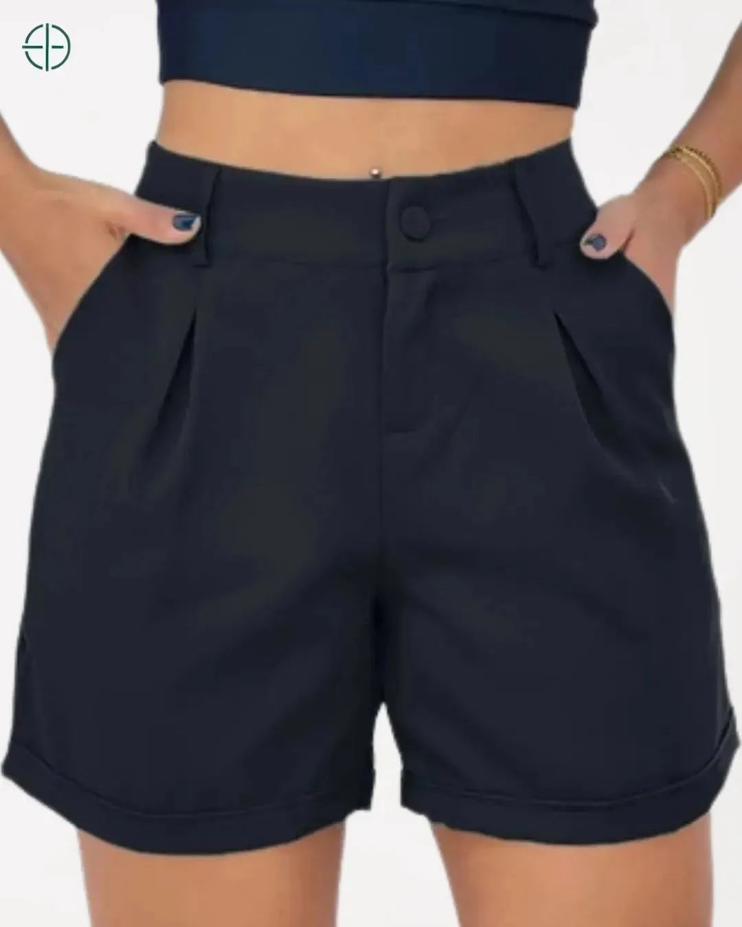 vista lateral do short valorizando as curvas