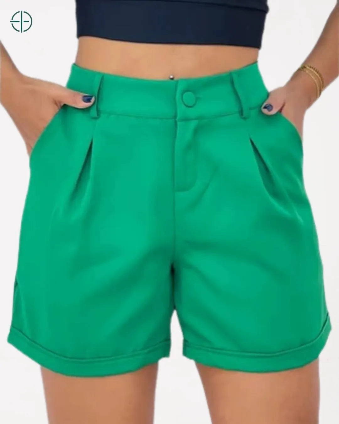 visual urbano com short de alfaiataria e acessórios