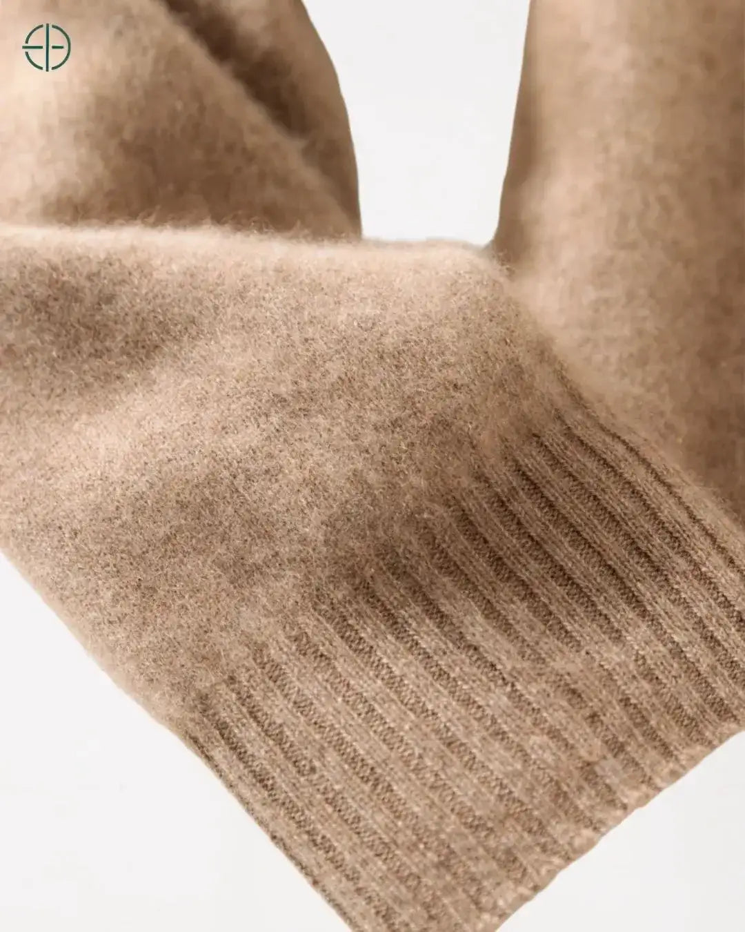 O brilho natural e discreto da fibra de caxemira sob iluminação de estúdio.