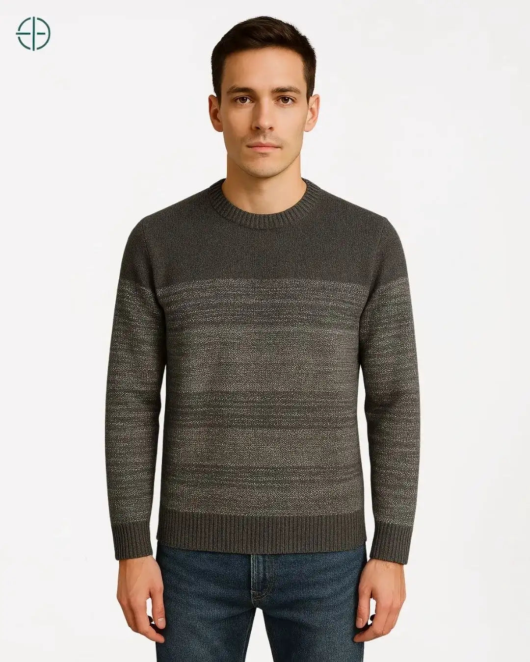 O relevo da trama Jacquard em 100% caxemira, destacado por luz lateral.