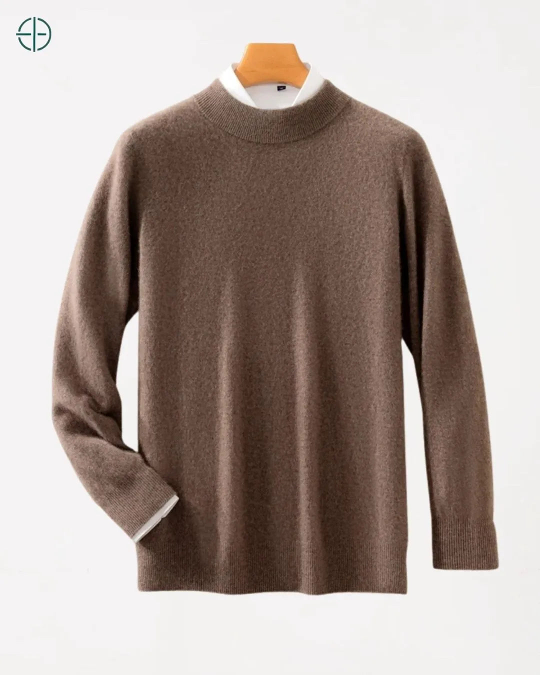 Caimento da caxemira na região do torso, demonstrando fluidez e elegância.