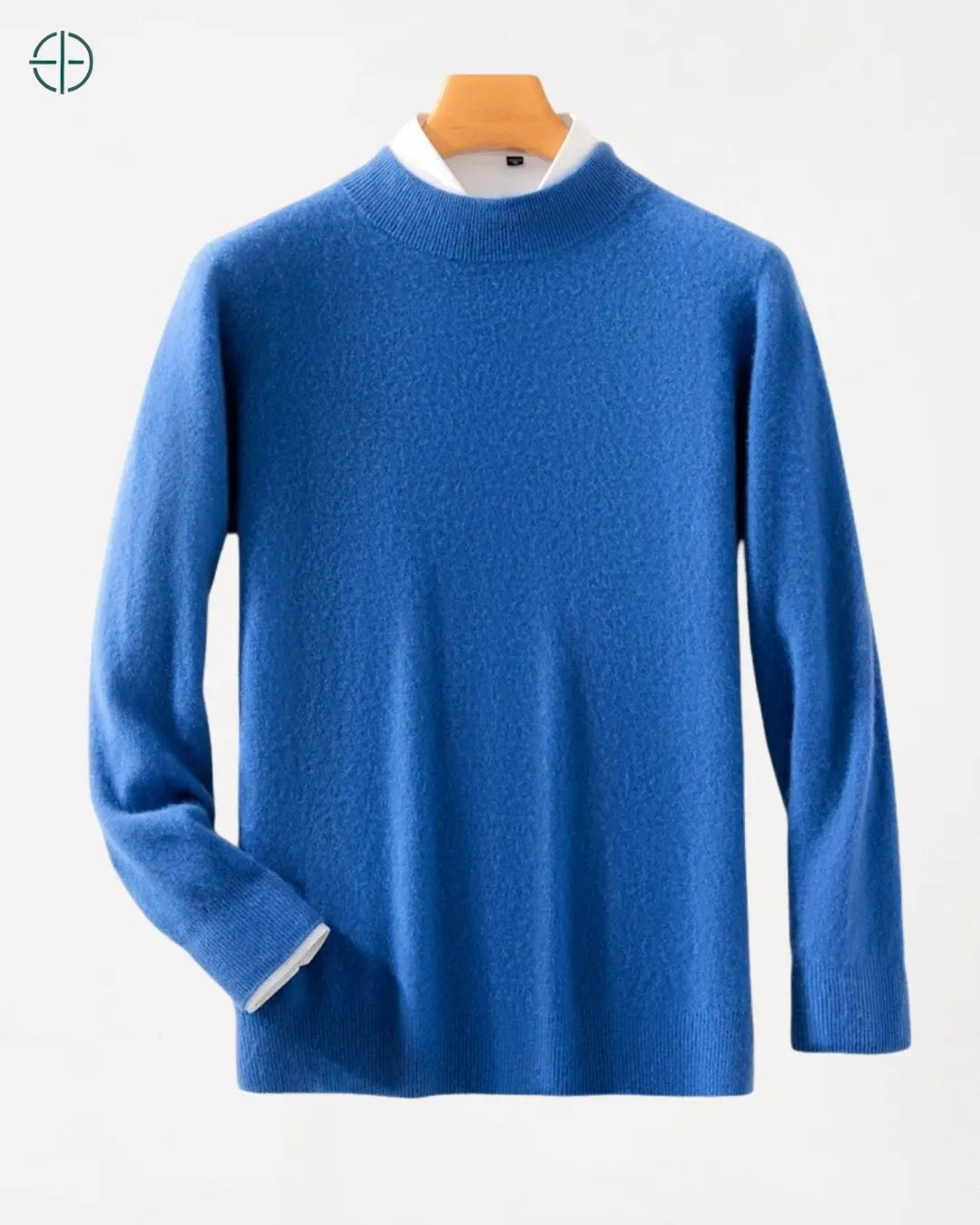 A malha de caxemira em repouso, mostrando sua textura rica e densa.