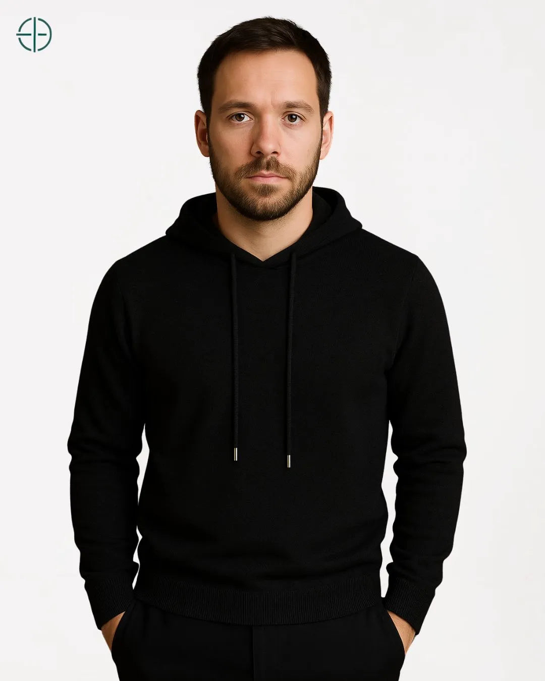 Suéter de capuz com fit perfeito, ideal para dias de frio com estilo discreto.