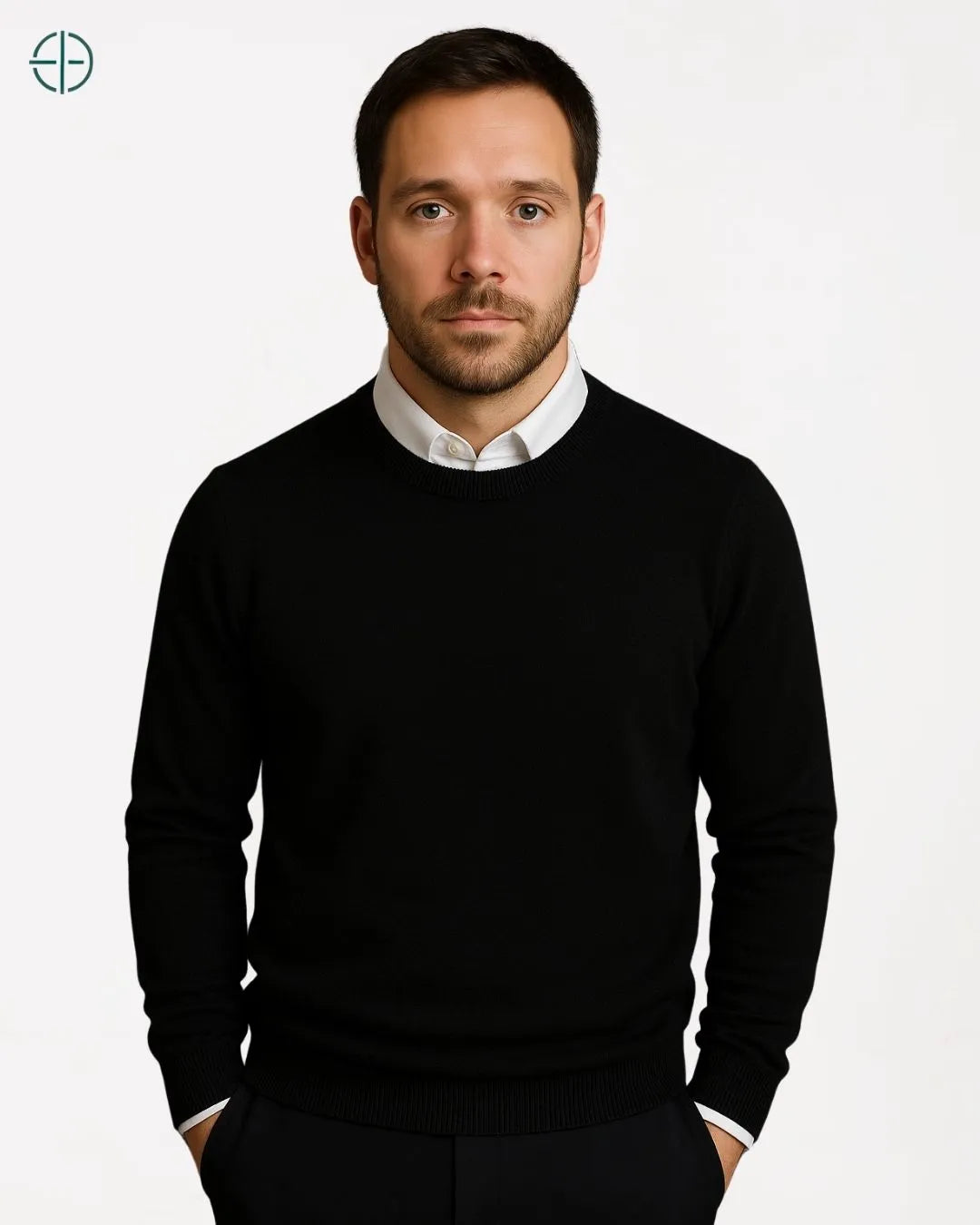 Vista de perfil de homem com suéter old money combinando com calça alfaiatada