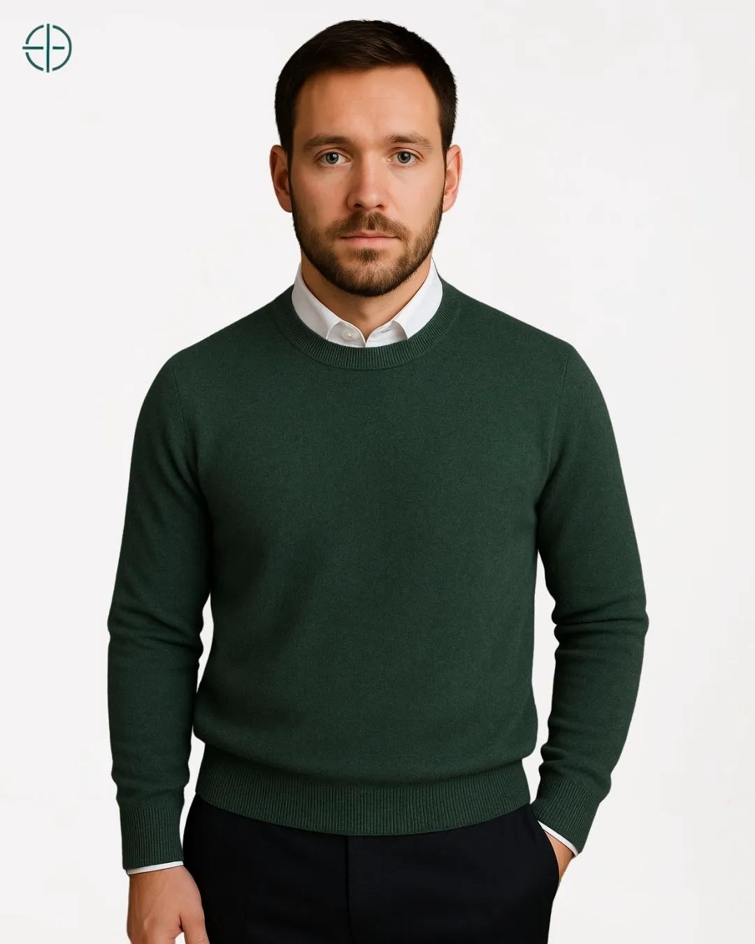 Homem caminhando com suéter Rest Money demonstrando elegância em movimento