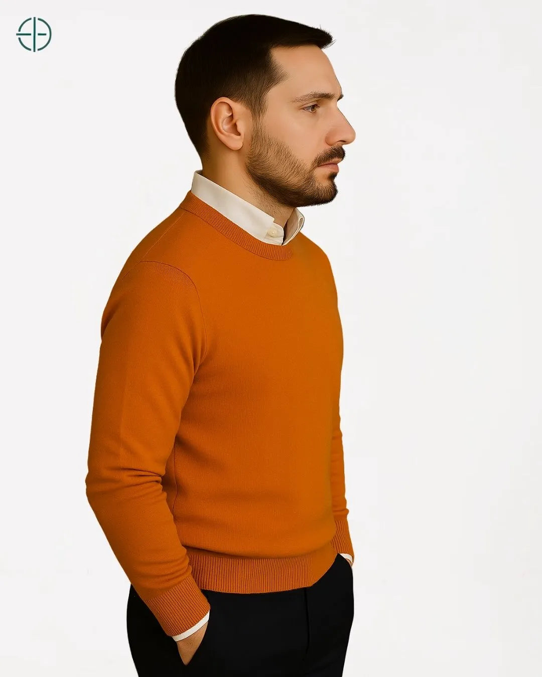 Suéter vestindo perfeitamente em corpo masculino com caimento ajustado