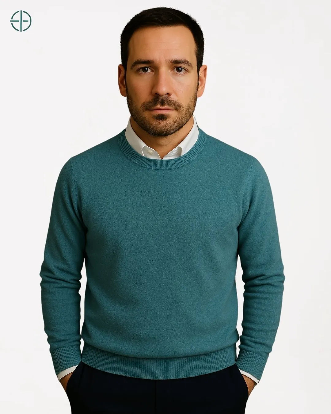 Imagem frontal de suéter old money com textura rica e design atemporal