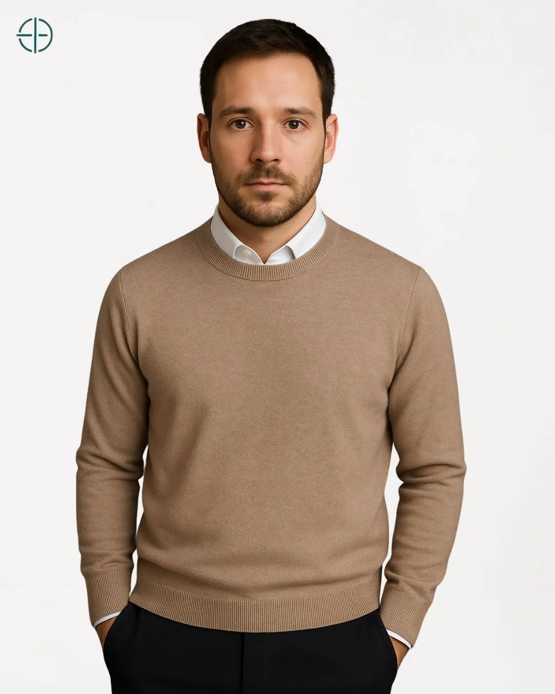 Homem cruzando os braços com suéter Rest Money ajustado ao corpo