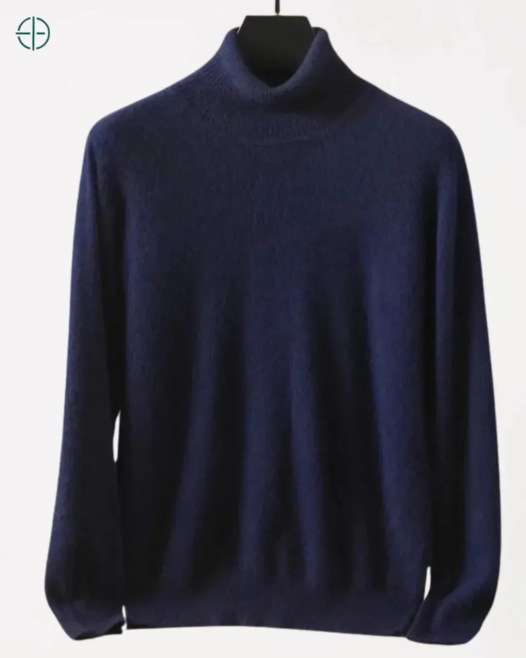 Imagem editorial com modelo sorrindo vestindo suéter caxemira Rest Money