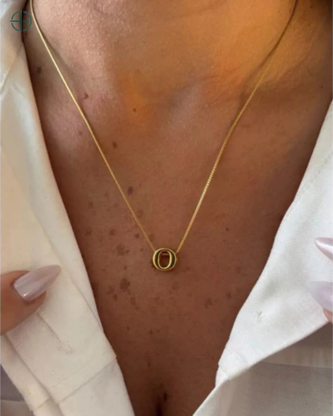 Joia autoral com aura old money

