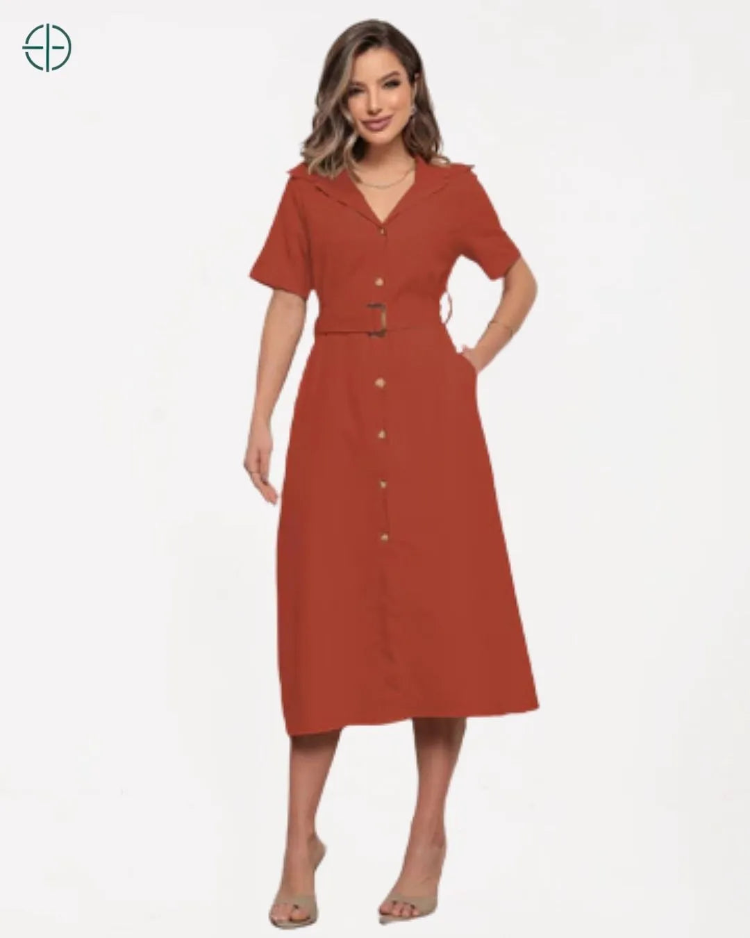 Com botões e bolsos, esse vestido é a definição de praticidade e estilo

