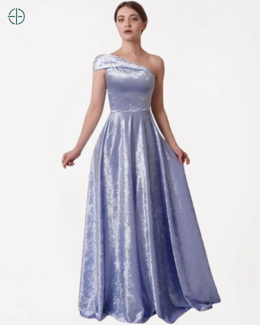 Com elegância e sofisticação, o vestido se torna a peça central do seu look


