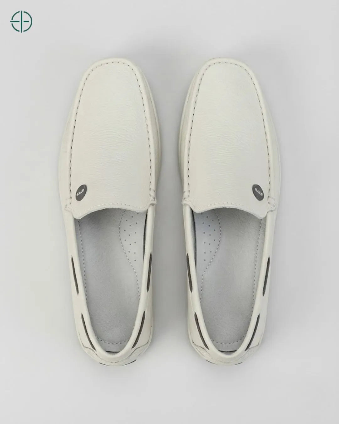 Mocassim_Driver_White_Pilot_