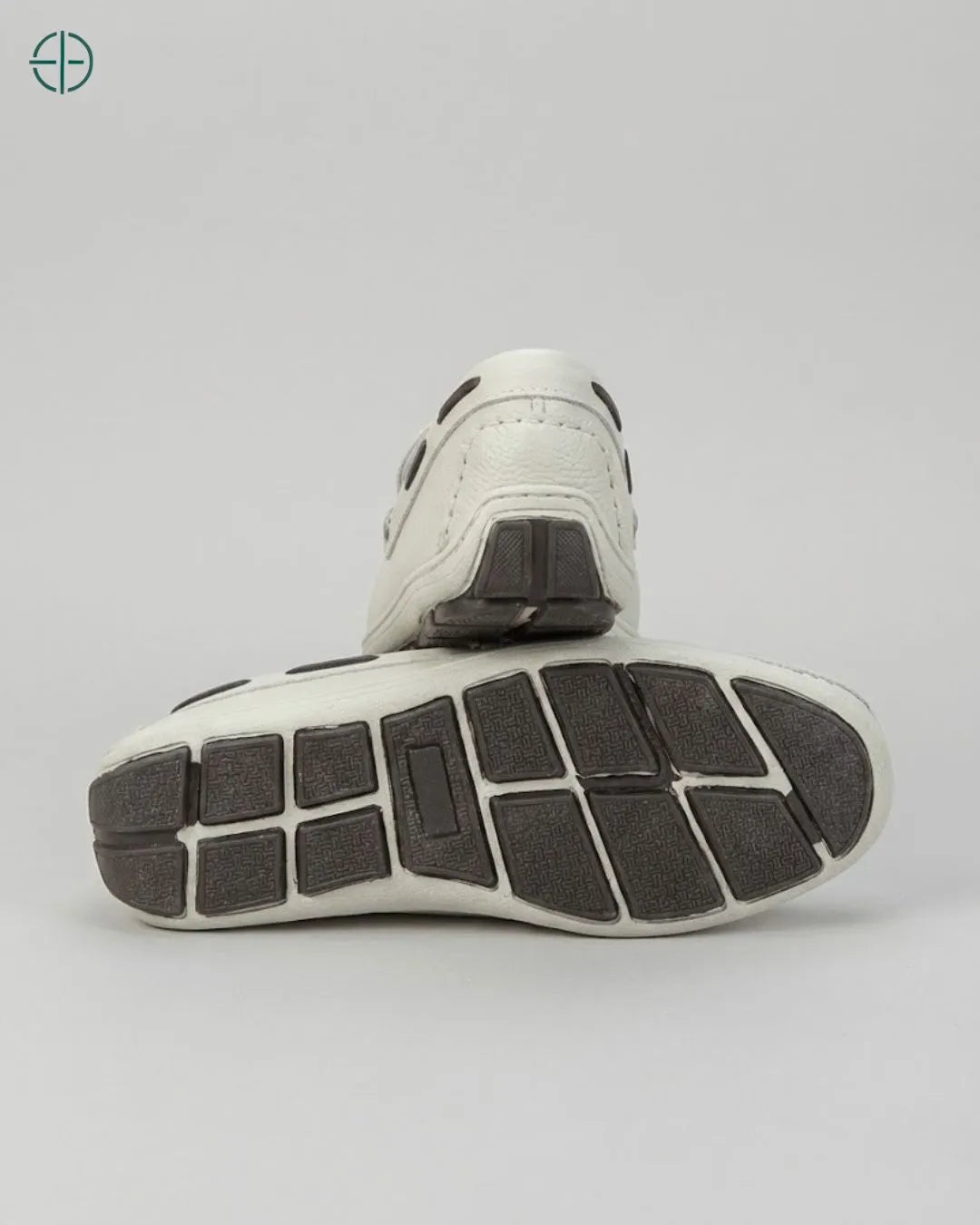 Mocassim_Driver_White_Pilot_