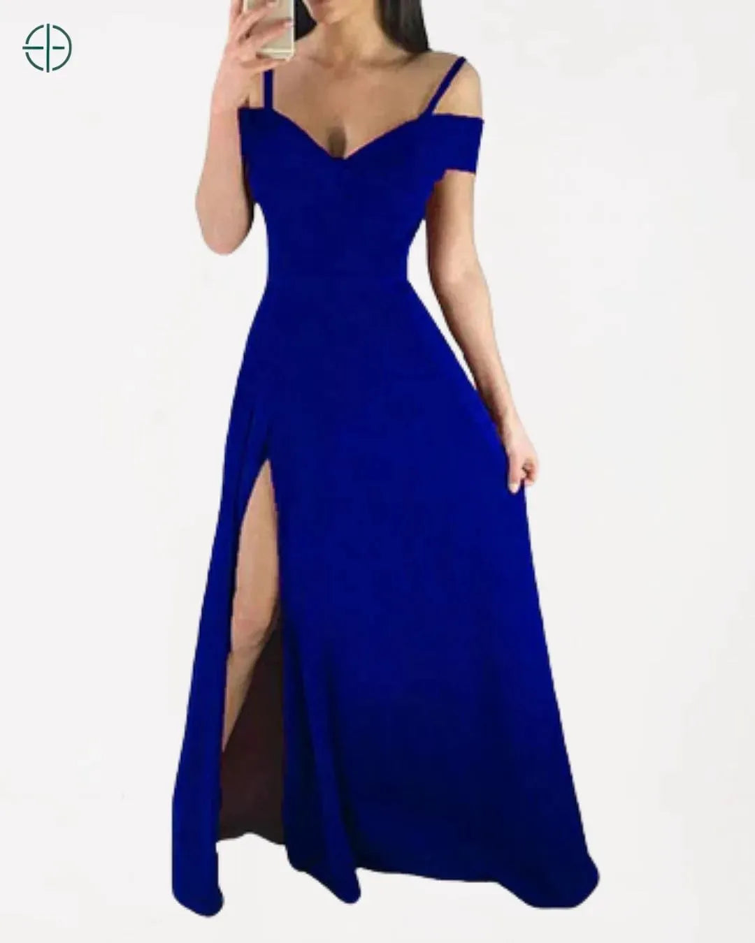 Look completo com o vestido longo em um ambiente de evento sofisticado

