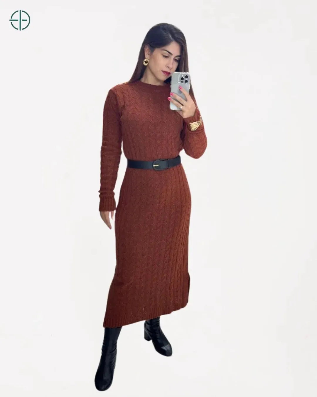 Visual completo com o vestido, ideal para dias frios e eventos sofisticados

