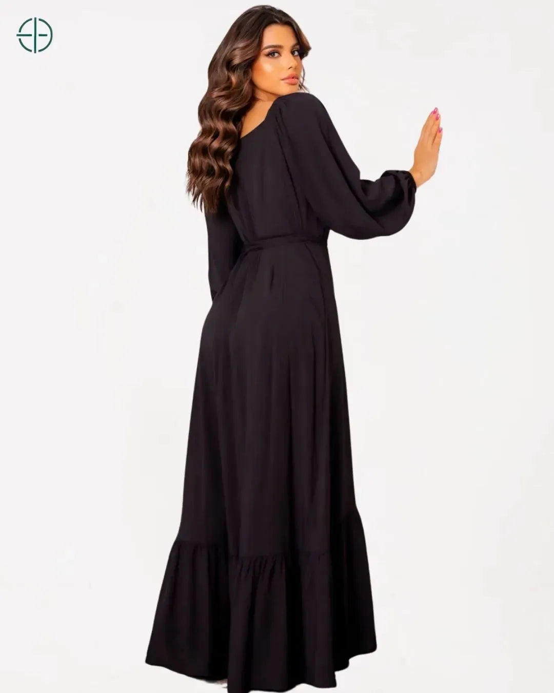 Vestido longo e fluido para criar um look inesquecível em eventos formais

