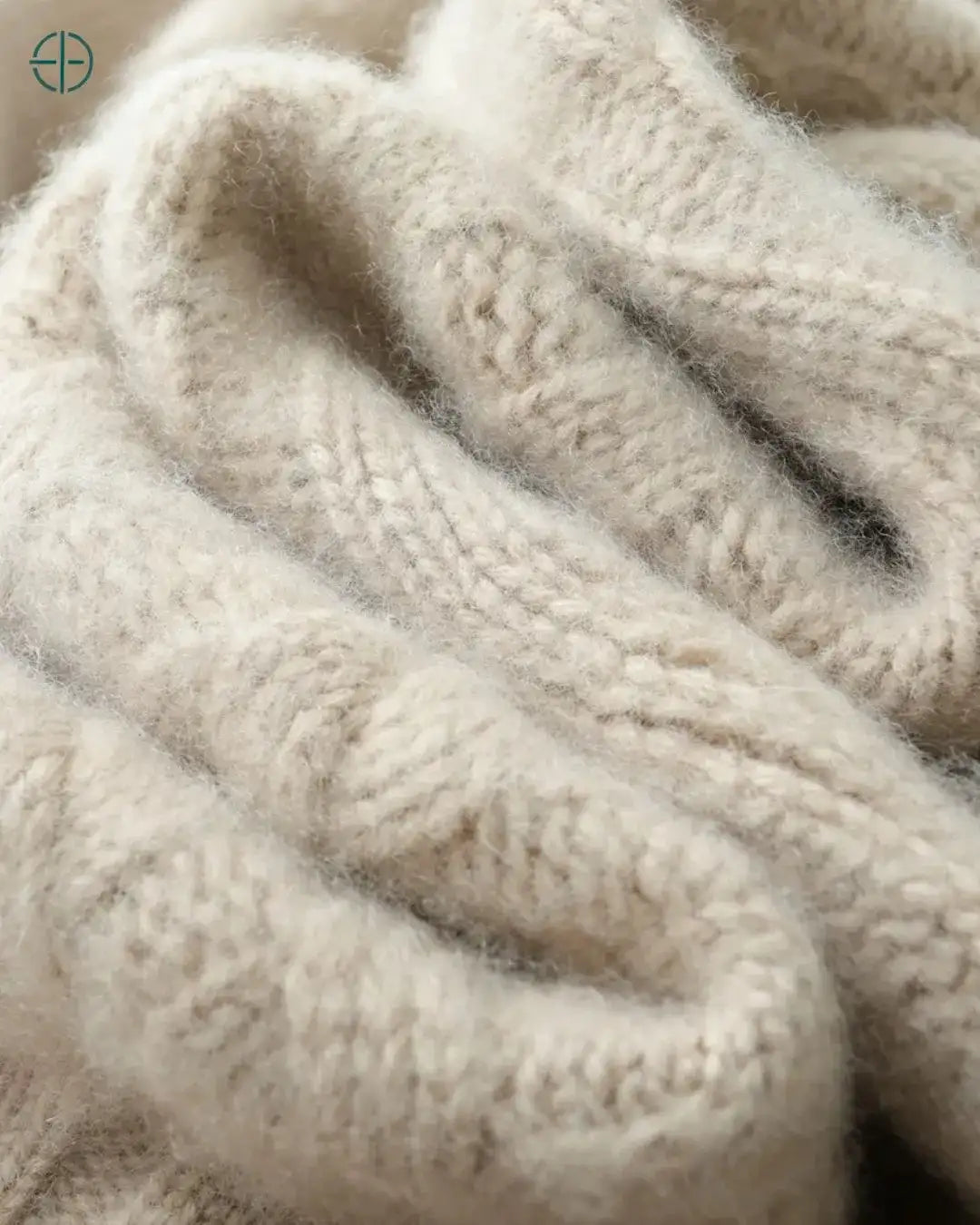 Sobretudo_Longo_Trancado_com_Capuz_100_Caxemira_