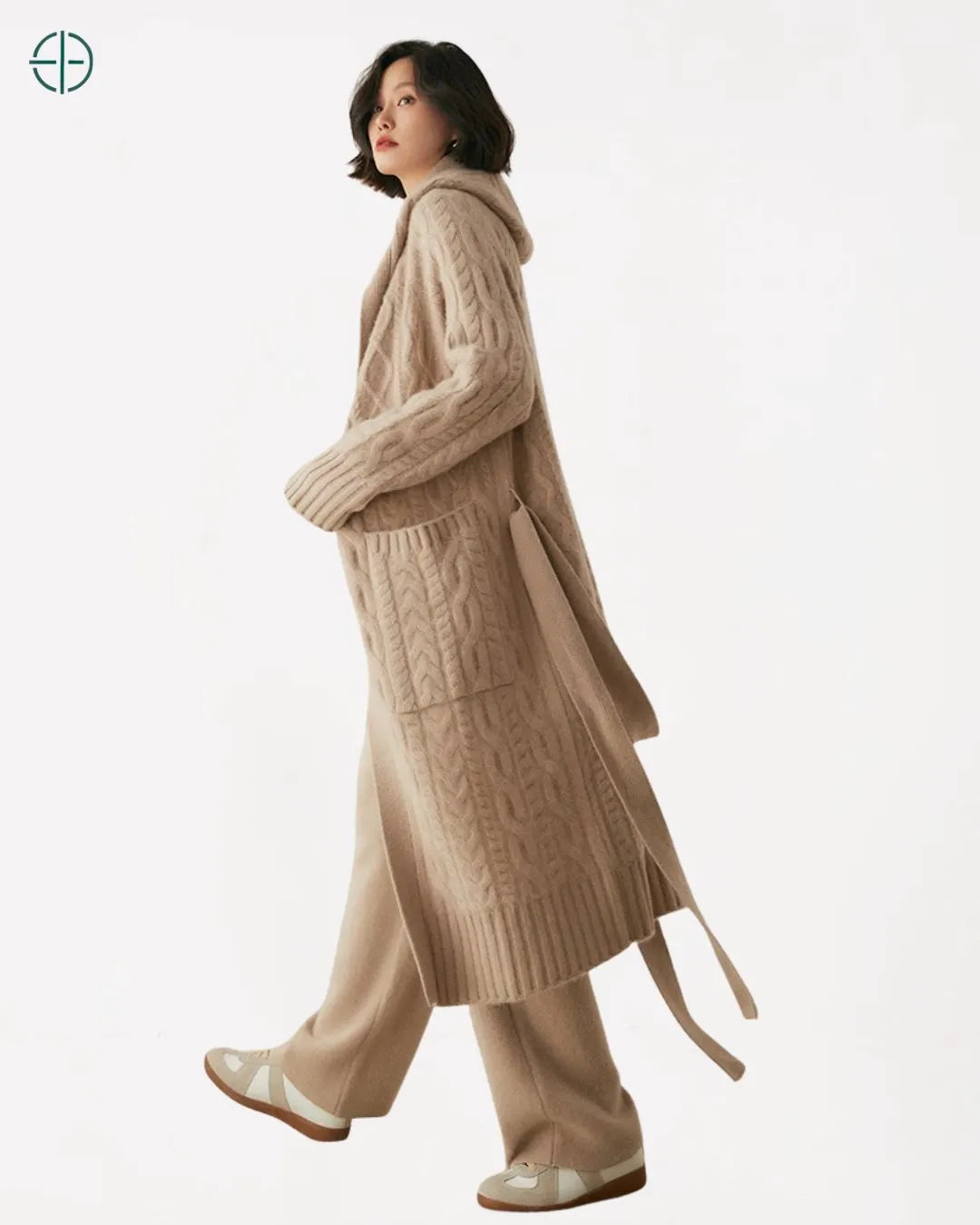 Sobretudo_Longo_Trancado_com_Capuz_100_Caxemira_