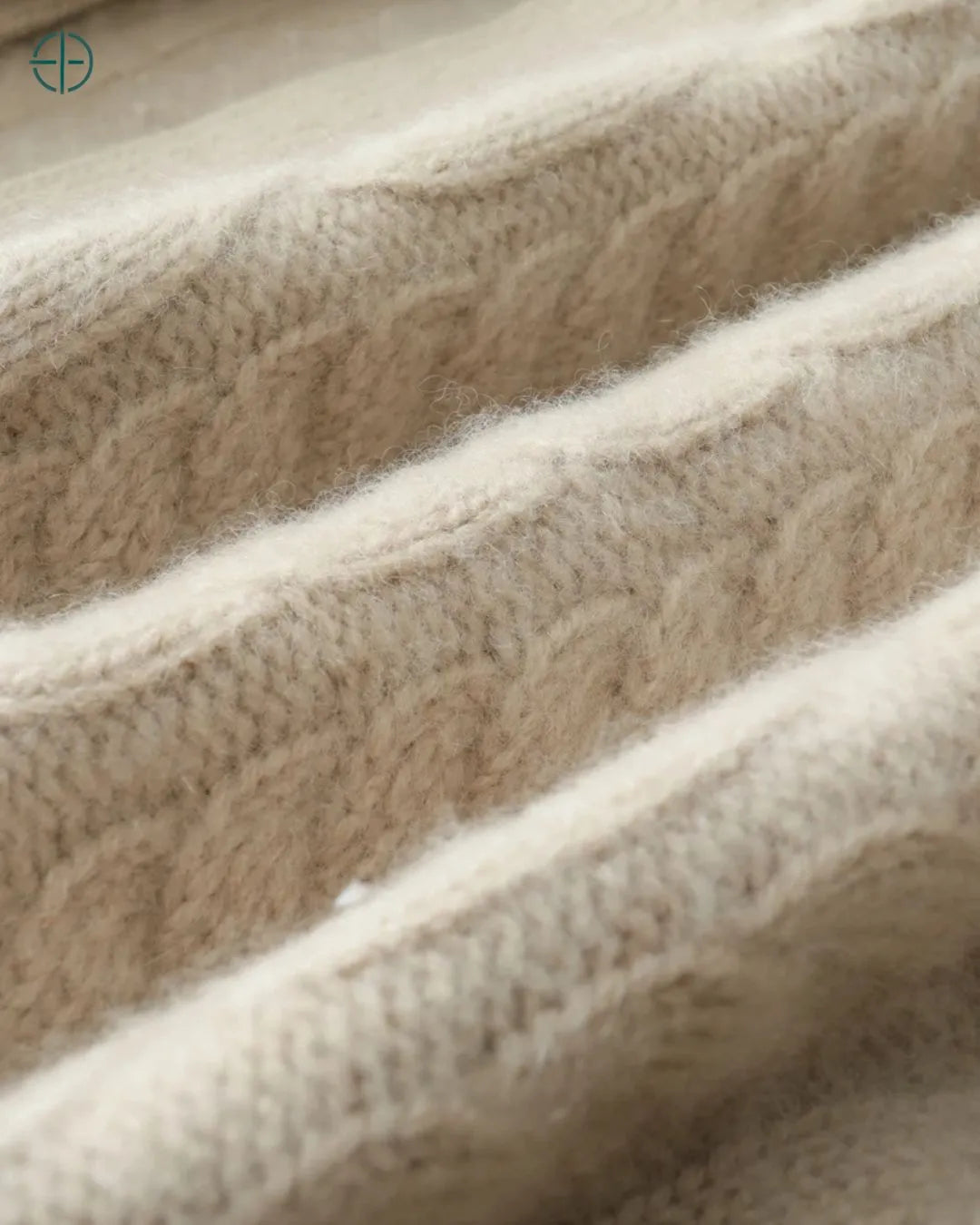 Sobretudo_Longo_Trancado_com_Capuz_100_Caxemira_