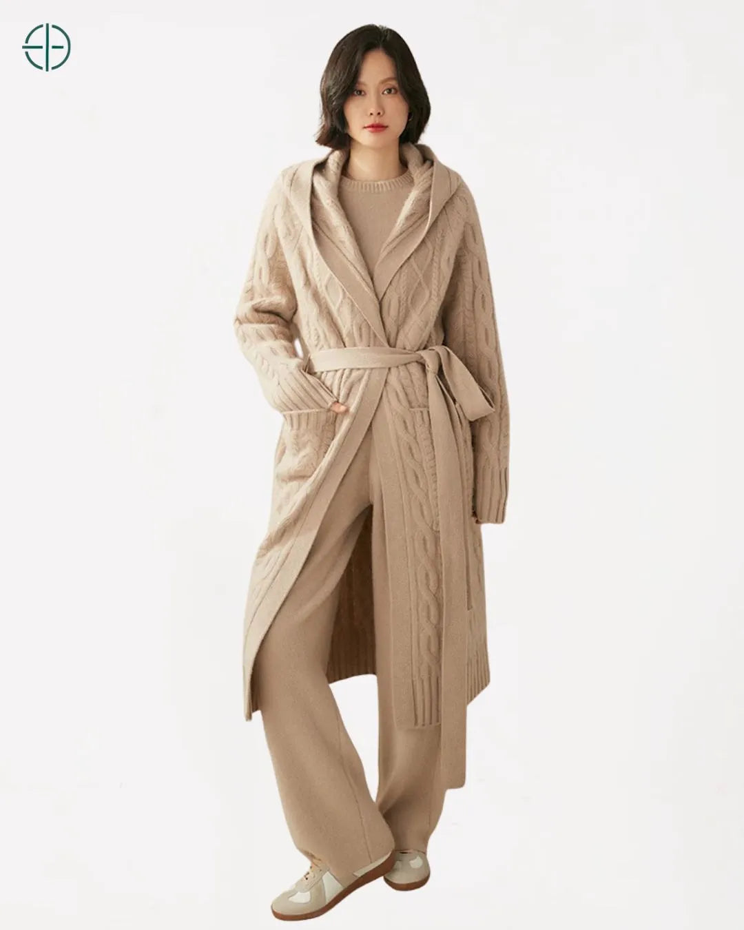 Sobretudo_Longo_Trancado_com_Capuz_100_Caxemira_