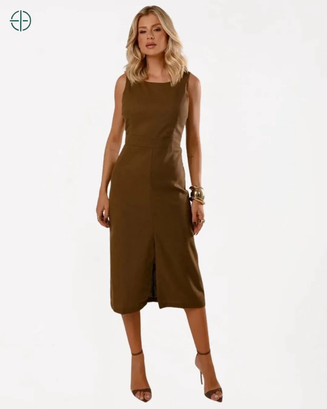 Com alças largas e fenda sofisticada, esse vestido é ideal para arrasar no verão

