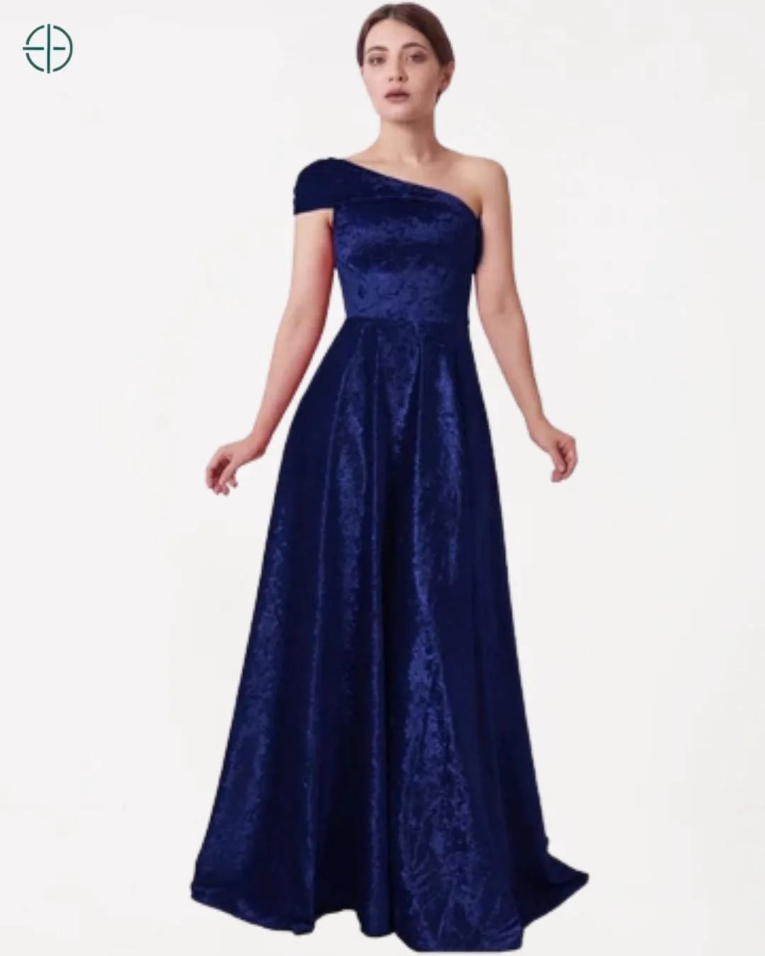Com corte impecável, esse vestido destaca a elegância e sensualidade do veludo

