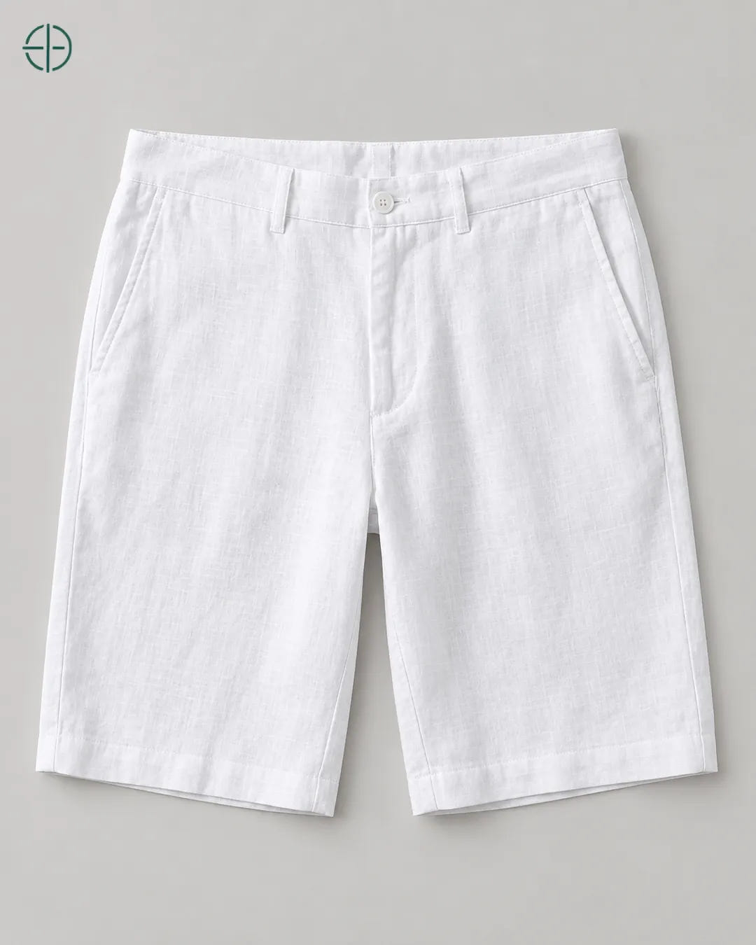 Bermuda 100% Linho Belga Masculina, cor Branco, bermuda estendida no chão, vista de frente. Fotografia de produto Rest Money.