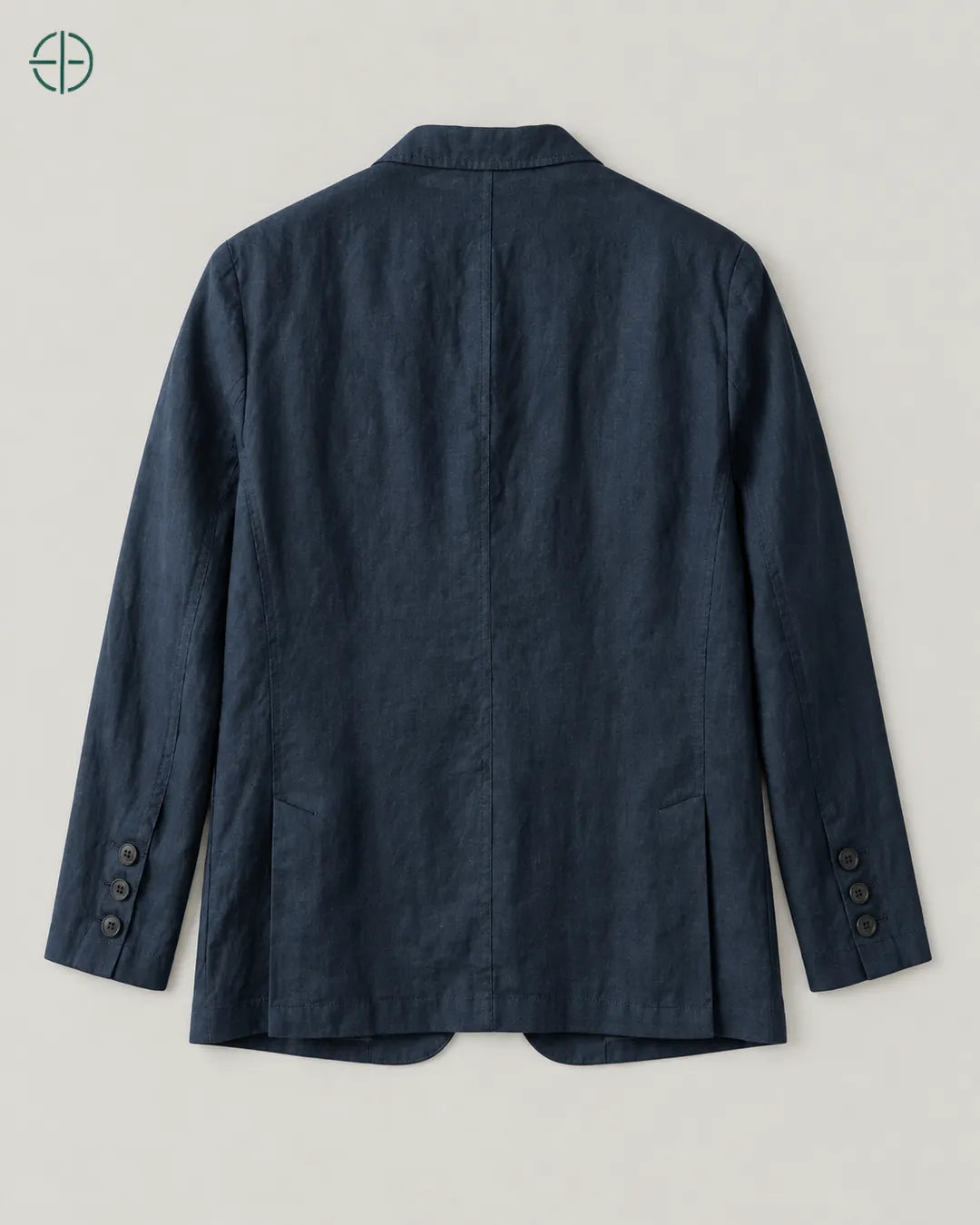 Blazer 100% Linho Belga, cor Azul Marinho, produto estendido no chão, câmera vertical, vista traseira. Fotografia de produto Rest Money.