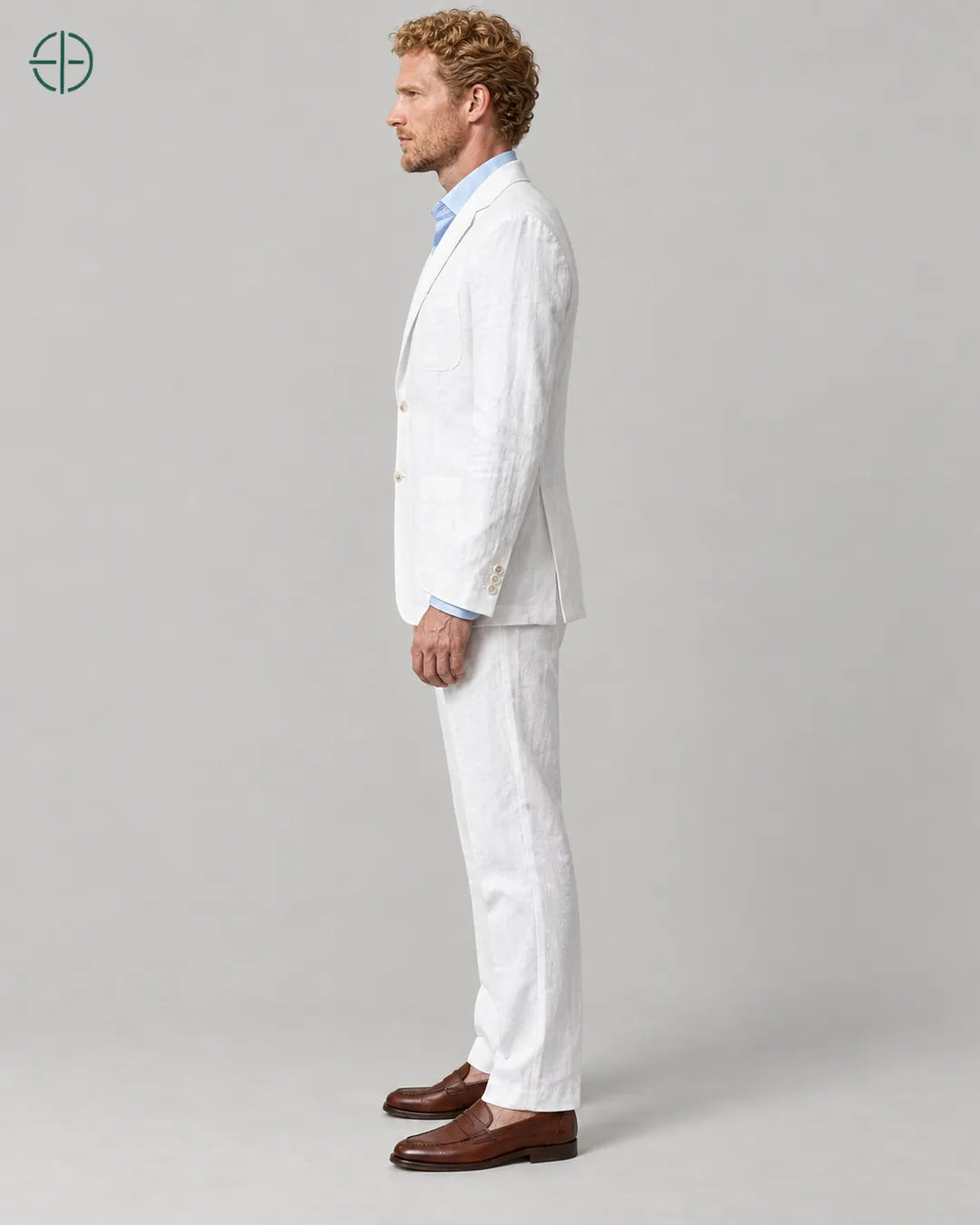 Blazer 100% Linho Belga, cor Branco, mesmo modelo e roupa de lado. Fotografia de produto Rest Money.