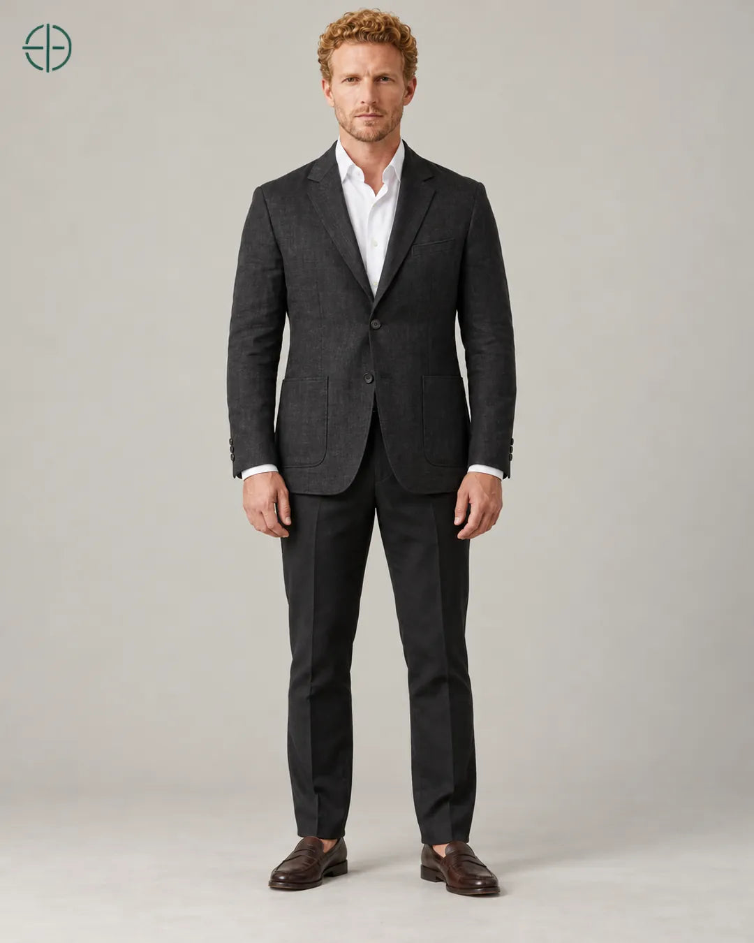 Blazer 100% Linho Belga, cor Preto, modelo de corpo inteiro de frente. Fotografia de produto Rest Money.