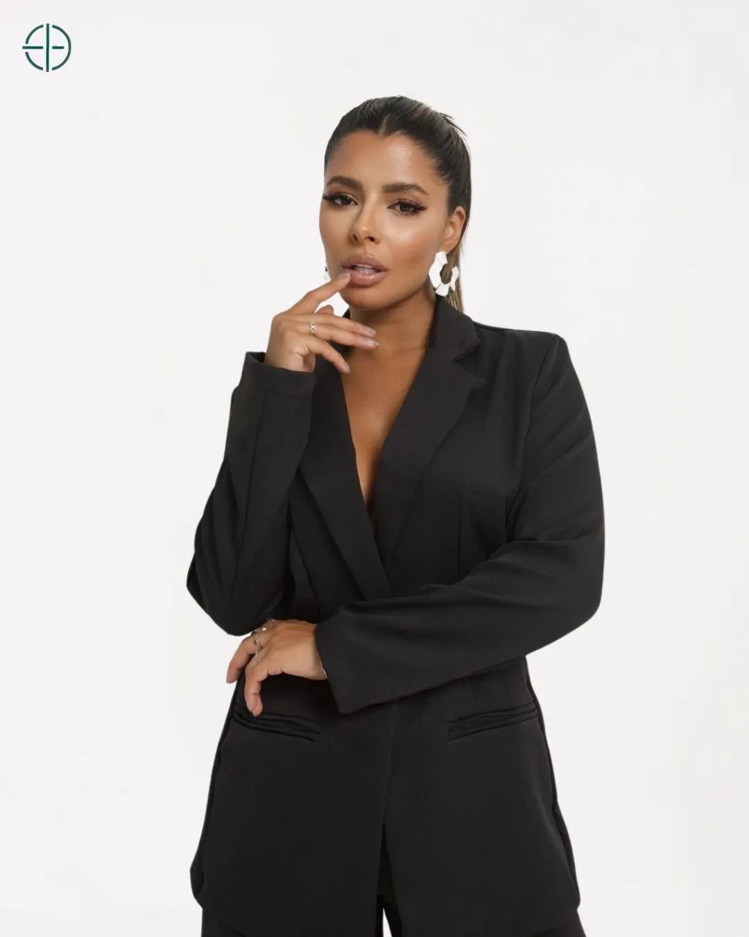 look completo com calça social e blazer

