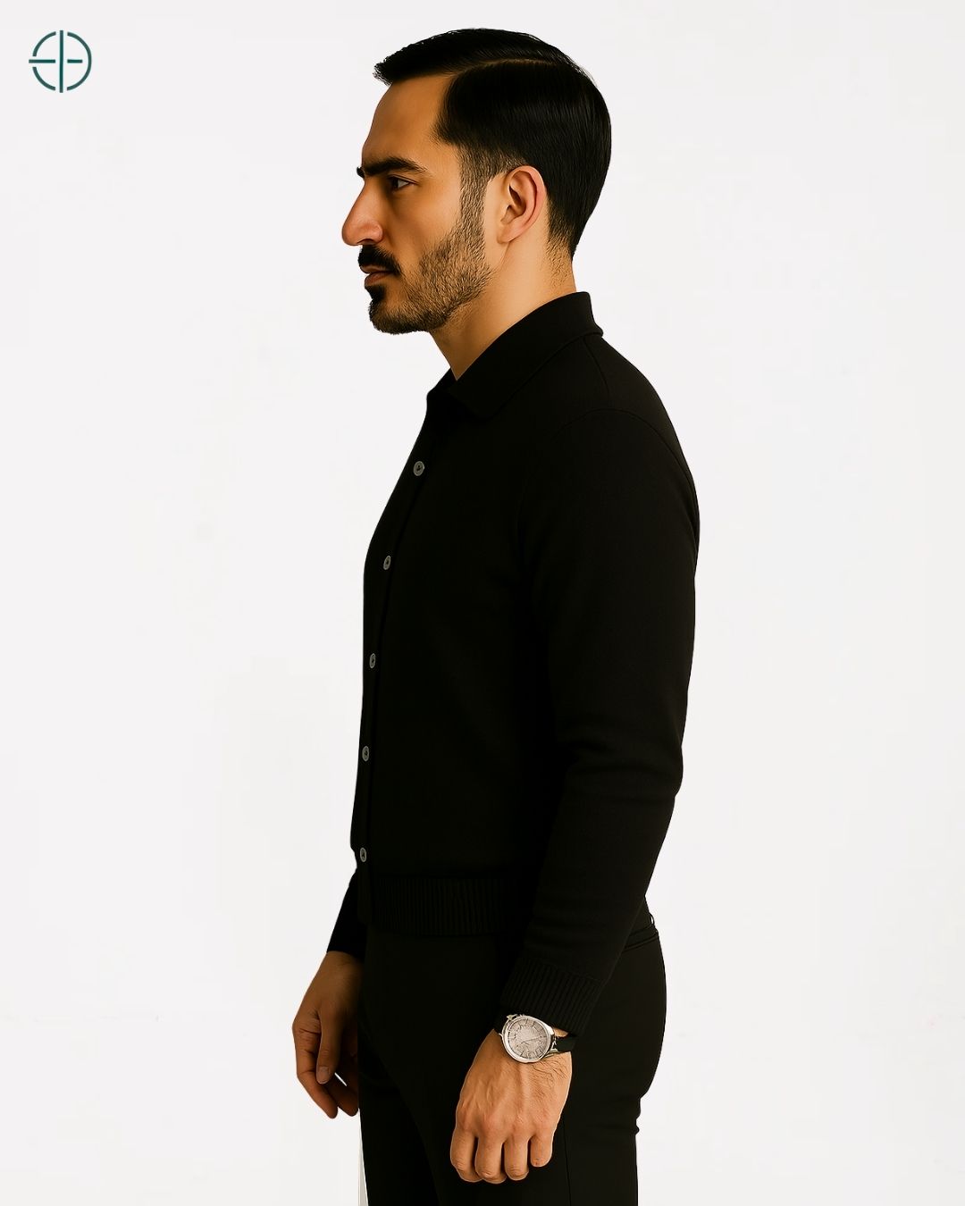Blusa de caxemira em uma composição flat lay que exala elegância.

